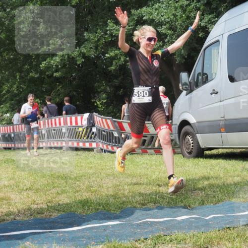 15.06.2025 - 27. Vierlanden-Triathlon KatJ http://msf.ph/oto/8037397 15.06.2025 11:28:01 Schwimmen  meine-sportfotos.de