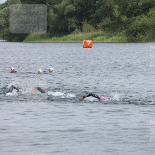 21.06.2025 - 27. Vierlanden-Triathlon Lena Gebhardt http://msf.ph/oto/8037398 15.06.2025 12:05:51 Schwimmen  meine-sportfotos.de