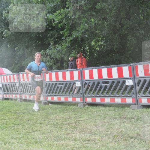21.06.2025 - 27. Vierlanden-Triathlon KatJ http://msf.ph/oto/8037399 15.06.2025 14:18:36 Ziel 204, 1228 meine-sportfotos.de