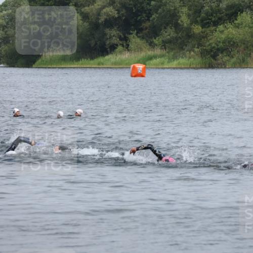 21.06.2025 - 27. Vierlanden-Triathlon Lena Gebhardt http://msf.ph/oto/8037402 15.06.2025 12:05:51 Schwimmen  meine-sportfotos.de