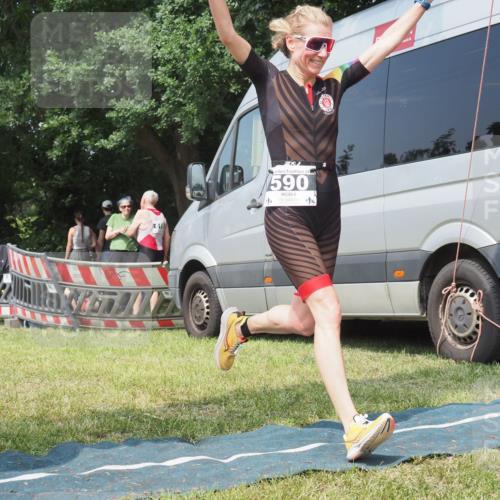15.06.2025 - 27. Vierlanden-Triathlon KatJ http://msf.ph/oto/8037408 15.06.2025 11:28:01 Schwimmen  meine-sportfotos.de