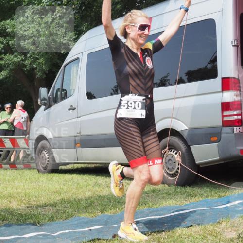 15.06.2025 - 27. Vierlanden-Triathlon KatJ http://msf.ph/oto/8037413 15.06.2025 11:28:01 Schwimmen  meine-sportfotos.de