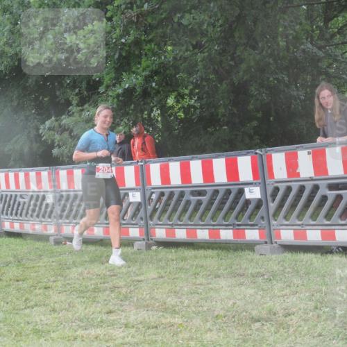 21.06.2025 - 27. Vierlanden-Triathlon KatJ http://msf.ph/oto/8037414 15.06.2025 14:18:36 Ziel 204, 1228 meine-sportfotos.de