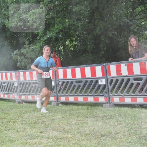 21.06.2025 - 27. Vierlanden-Triathlon KatJ http://msf.ph/oto/8037420 15.06.2025 14:18:36 Ziel 204, 1228 meine-sportfotos.de