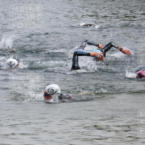 21.06.2025 - 27. Vierlanden-Triathlon Lena Gebhardt http://msf.ph/oto/8037424 15.06.2025 12:06:12 Schwimmen  meine-sportfotos.de