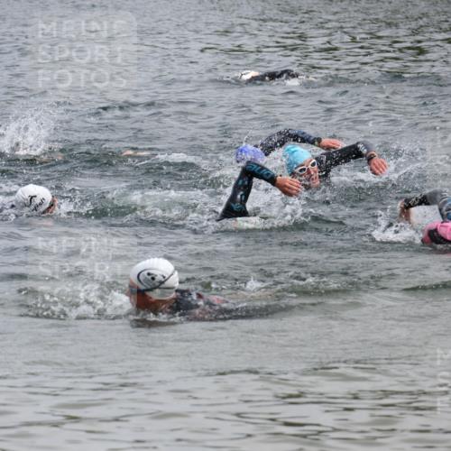 21.06.2025 - 27. Vierlanden-Triathlon Lena Gebhardt http://msf.ph/oto/8037429 15.06.2025 12:06:12 Schwimmen  meine-sportfotos.de
