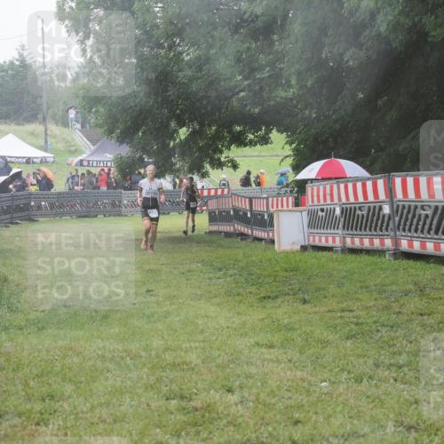 21.06.2025 - 27. Vierlanden-Triathlon KatJ http://msf.ph/oto/8037449 15.06.2025 14:18:41 Ziel 1216, 1228 meine-sportfotos.de