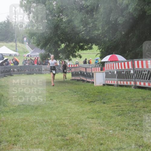 21.06.2025 - 27. Vierlanden-Triathlon KatJ http://msf.ph/oto/8037454 15.06.2025 14:18:41 Ziel 1216, 1228 meine-sportfotos.de