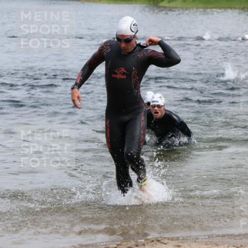 21.06.2025 - 27. Vierlanden-Triathlon Lena Gebhardt http://msf.ph/oto/8037457 15.06.2025 12:06:19 Schwimmen 1014, 1015, 1019, 1020, 1022, 1023 meine-sportfotos.de