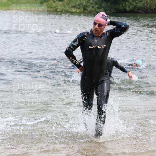 21.06.2025 - 27. Vierlanden-Triathlon Lena Gebhardt http://msf.ph/oto/8037465 15.06.2025 12:06:21 Schwimmen 1014, 1015, 1019, 1020, 1022, 1023 meine-sportfotos.de