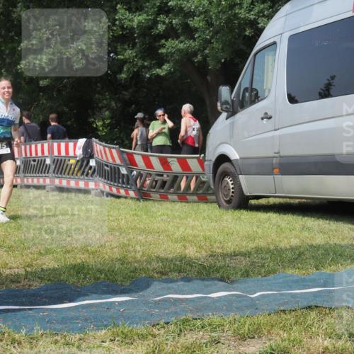 15.06.2025 - 27. Vierlanden-Triathlon KatJ http://msf.ph/oto/8037467 15.06.2025 11:28:07 Schwimmen  meine-sportfotos.de
