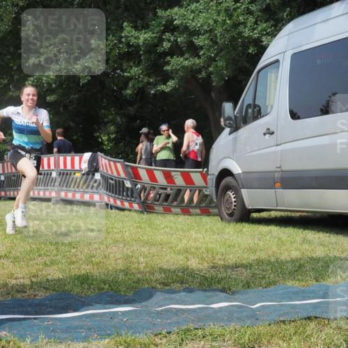 15.06.2025 - 27. Vierlanden-Triathlon KatJ http://msf.ph/oto/8037471 15.06.2025 11:28:07 Schwimmen  meine-sportfotos.de