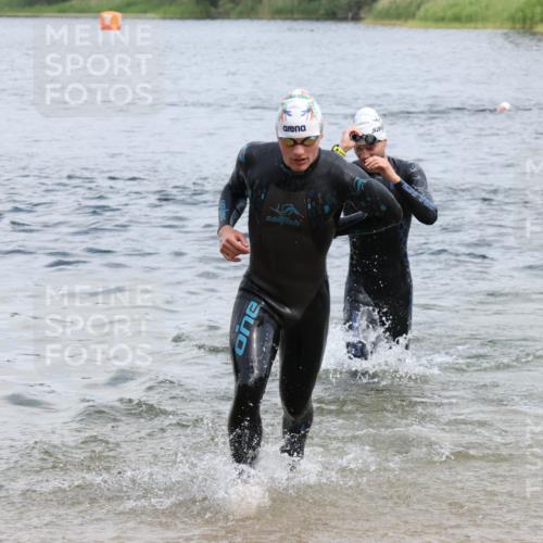21.06.2025 - 27. Vierlanden-Triathlon Lena Gebhardt http://msf.ph/oto/8037477 15.06.2025 12:06:22 Schwimmen 1014, 1015, 1019, 1020, 1021, 1022, 1023 meine-sportfotos.de