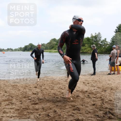 21.06.2025 - 27. Vierlanden-Triathlon Lena Gebhardt http://msf.ph/oto/8037512 15.06.2025 12:06:26 Schwimmen 1014, 1015, 1016, 1017, 1019, 1020, 1021, 1022, 1023 meine-sportfotos.de