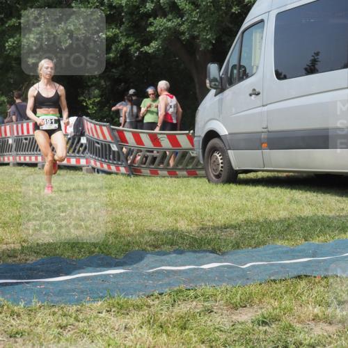 15.06.2025 - 27. Vierlanden-Triathlon KatJ http://msf.ph/oto/8037515 15.06.2025 11:28:10 Schwimmen  meine-sportfotos.de