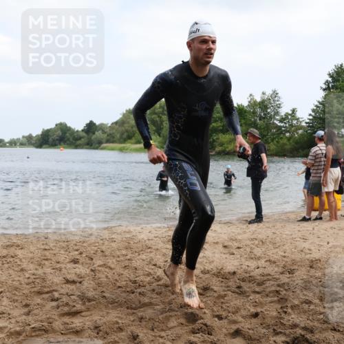 21.06.2025 - 27. Vierlanden-Triathlon Lena Gebhardt http://msf.ph/oto/8037519 15.06.2025 12:06:28 Schwimmen 1014, 1015, 1016, 1017, 1019, 1020, 1021, 1022, 1023 meine-sportfotos.de