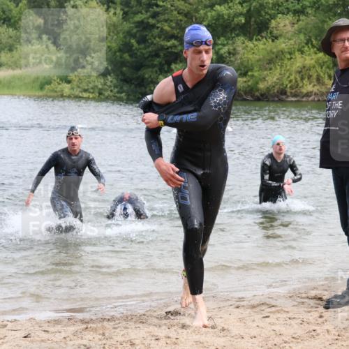 21.06.2025 - 27. Vierlanden-Triathlon Lena Gebhardt http://msf.ph/oto/8037521 15.06.2025 12:06:29 Schwimmen 1014, 1015, 1016, 1017, 1019, 1020, 1021, 1022, 1023 meine-sportfotos.de