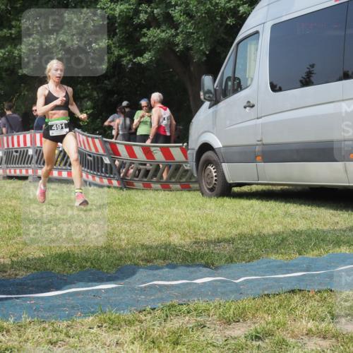 15.06.2025 - 27. Vierlanden-Triathlon KatJ http://msf.ph/oto/8037523 15.06.2025 11:28:10 Schwimmen  meine-sportfotos.de