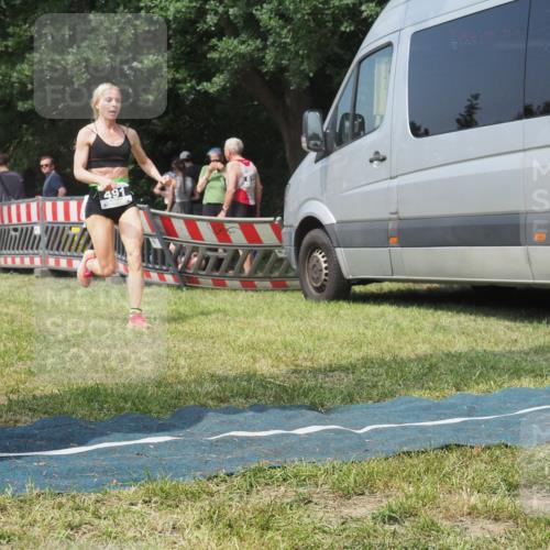15.06.2025 - 27. Vierlanden-Triathlon KatJ http://msf.ph/oto/8037530 15.06.2025 11:28:10 Schwimmen  meine-sportfotos.de