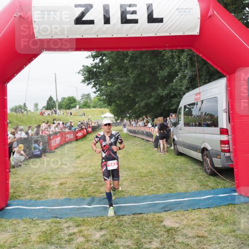 21.06.2025 - 27. Vierlanden-Triathlon MichiJ http://msf.ph/oto/8037542 15.06.2026 13:12:13 Ziel 143 meine-sportfotos.de