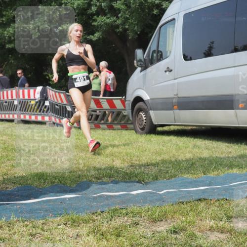 15.06.2025 - 27. Vierlanden-Triathlon KatJ http://msf.ph/oto/8037543 15.06.2025 11:28:10 Schwimmen  meine-sportfotos.de