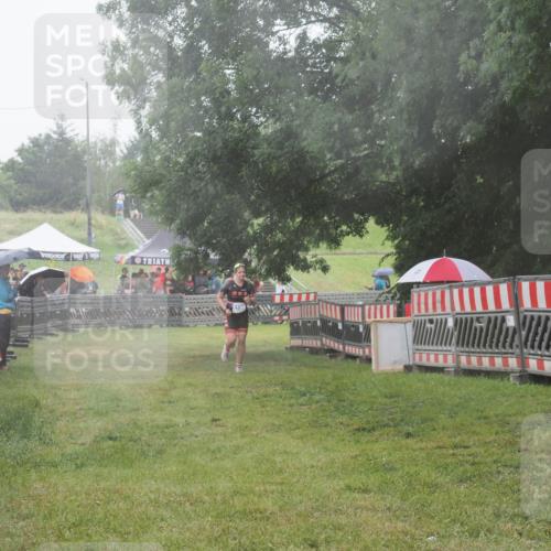 21.06.2025 - 27. Vierlanden-Triathlon KatJ http://msf.ph/oto/8037547 15.06.2025 14:18:50 Ziel 1196, 1216 meine-sportfotos.de