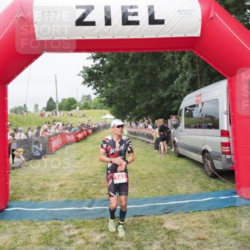 21.06.2025 - 27. Vierlanden-Triathlon MichiJ http://msf.ph/oto/8037559 15.06.2026 13:12:14 Ziel 143 meine-sportfotos.de