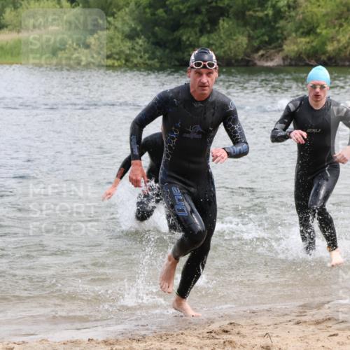 21.06.2025 - 27. Vierlanden-Triathlon Lena Gebhardt http://msf.ph/oto/8037562 15.06.2025 12:06:31 Schwimmen 1014, 1015, 1016, 1017, 1019, 1020, 1021, 1022, 1023 meine-sportfotos.de