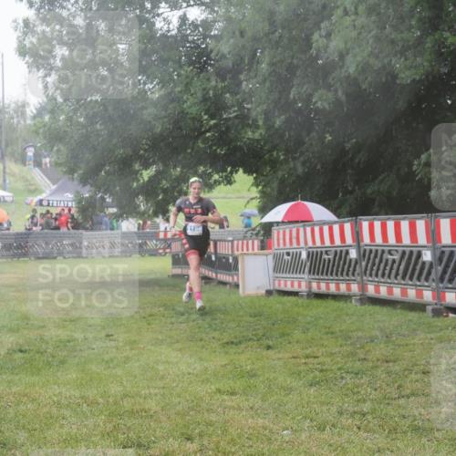21.06.2025 - 27. Vierlanden-Triathlon KatJ http://msf.ph/oto/8037565 15.06.2025 14:18:52 Ziel 1196 meine-sportfotos.de