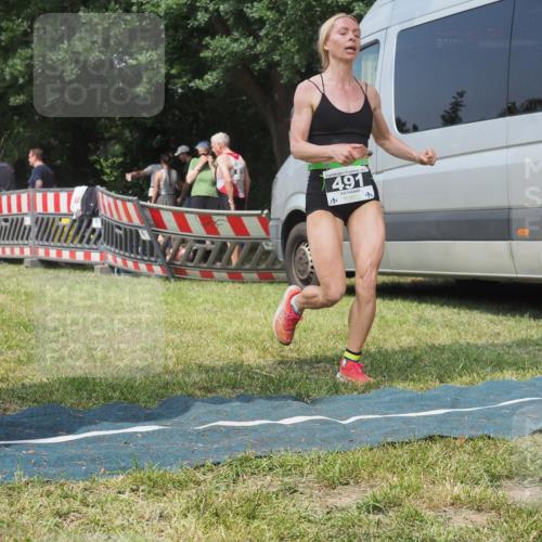 15.06.2025 - 27. Vierlanden-Triathlon KatJ http://msf.ph/oto/8037566 15.06.2025 11:28:11 Schwimmen 883 meine-sportfotos.de