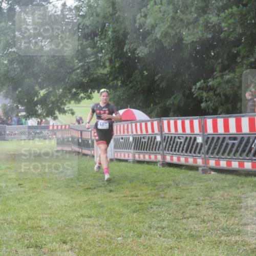 21.06.2025 - 27. Vierlanden-Triathlon KatJ http://msf.ph/oto/8037576 15.06.2025 14:18:53 Ziel 1196 meine-sportfotos.de