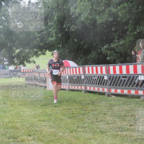 21.06.2025 - 27. Vierlanden-Triathlon KatJ http://msf.ph/oto/8037577 15.06.2025 14:18:53 Ziel 1196 meine-sportfotos.de