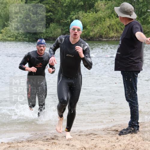 21.06.2025 - 27. Vierlanden-Triathlon Lena Gebhardt http://msf.ph/oto/8037582 15.06.2025 12:06:33 Schwimmen 1014, 1015, 1016, 1017, 1019, 1020, 1021, 1022, 1023 meine-sportfotos.de