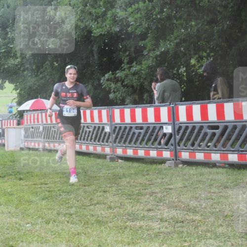 21.06.2025 - 27. Vierlanden-Triathlon KatJ http://msf.ph/oto/8037584 15.06.2025 14:18:54 Ziel 1196 meine-sportfotos.de