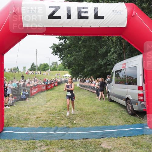 21.06.2025 - 27. Vierlanden-Triathlon MichiJ http://msf.ph/oto/8037587 15.06.2026 13:12:42 Ziel 934 meine-sportfotos.de