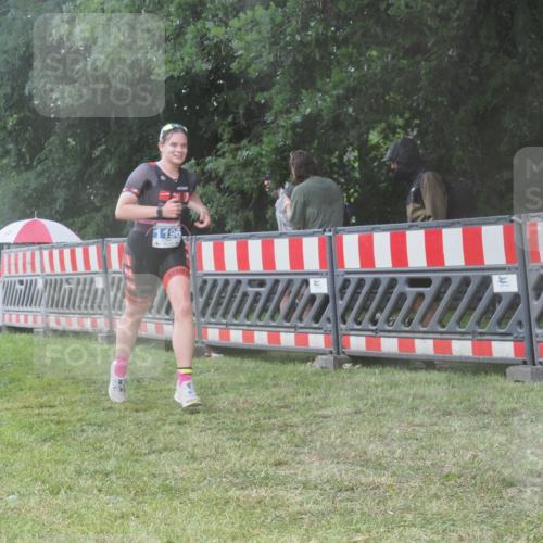 21.06.2025 - 27. Vierlanden-Triathlon KatJ http://msf.ph/oto/8037590 15.06.2025 14:18:54 Ziel 1196 meine-sportfotos.de