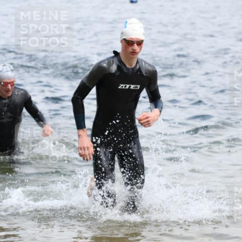 21.06.2025 - 27. Vierlanden-Triathlon Lena Gebhardt http://msf.ph/oto/8037640 15.06.2025 12:06:50 Schwimmen 1024, 1025, 1026, 1027 meine-sportfotos.de