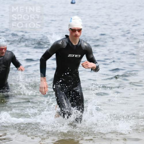 21.06.2025 - 27. Vierlanden-Triathlon Lena Gebhardt http://msf.ph/oto/8037643 15.06.2025 12:06:50 Schwimmen 1024, 1025, 1026, 1027 meine-sportfotos.de