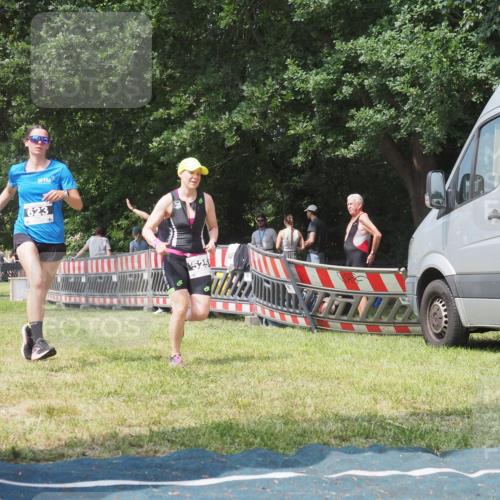 15.06.2025 - 27. Vierlanden-Triathlon KatJ http://msf.ph/oto/8037651 15.06.2025 11:28:59 Schwimmen  meine-sportfotos.de