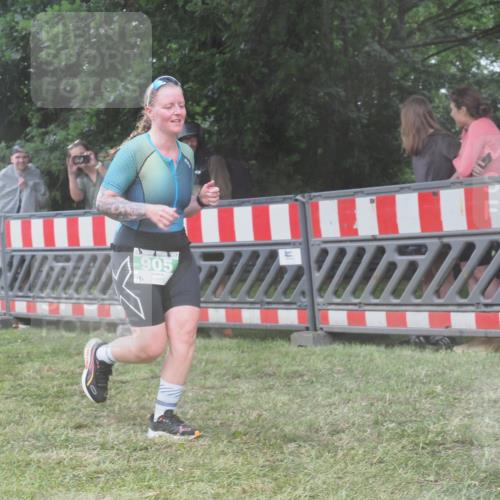 21.06.2025 - 27. Vierlanden-Triathlon KatJ http://msf.ph/oto/8037652 15.06.2025 14:19:11 Ziel 905, 1181, 1203 meine-sportfotos.de