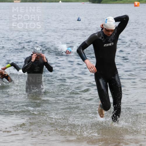 21.06.2025 - 27. Vierlanden-Triathlon Lena Gebhardt http://msf.ph/oto/8037653 15.06.2025 12:06:51 Schwimmen 1024, 1025, 1026, 1027 meine-sportfotos.de