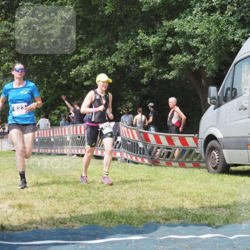 15.06.2025 - 27. Vierlanden-Triathlon KatJ http://msf.ph/oto/8037660 15.06.2025 11:28:59 Schwimmen  meine-sportfotos.de