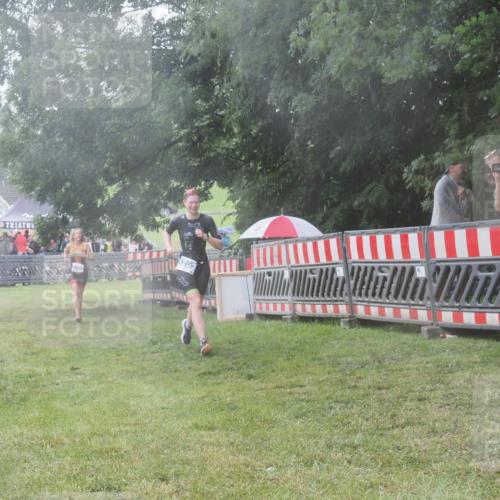 21.06.2025 - 27. Vierlanden-Triathlon KatJ http://msf.ph/oto/8037666 15.06.2025 14:19:16 Ziel 1181, 1203 meine-sportfotos.de