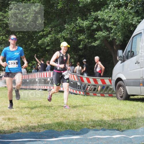 15.06.2025 - 27. Vierlanden-Triathlon KatJ http://msf.ph/oto/8037667 15.06.2025 11:29:00 Schwimmen  meine-sportfotos.de