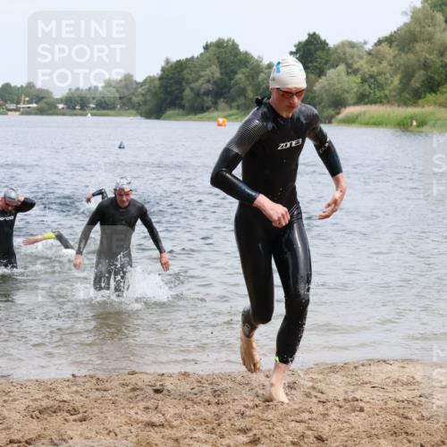 21.06.2025 - 27. Vierlanden-Triathlon Lena Gebhardt http://msf.ph/oto/8037680 15.06.2025 12:06:53 Schwimmen 1024, 1025, 1026, 1027 meine-sportfotos.de