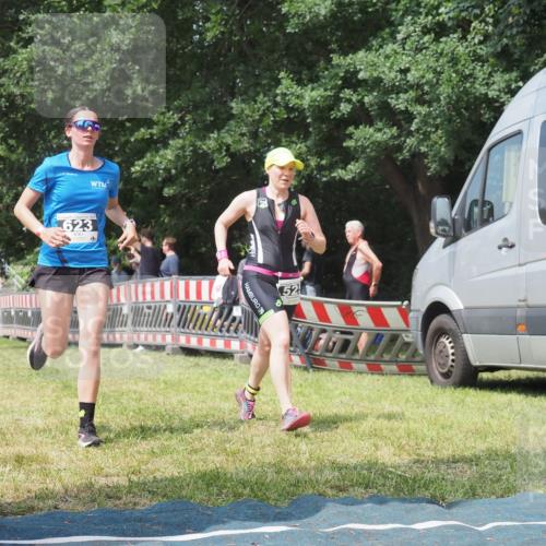 15.06.2025 - 27. Vierlanden-Triathlon KatJ http://msf.ph/oto/8037682 15.06.2025 11:29:00 Schwimmen  meine-sportfotos.de