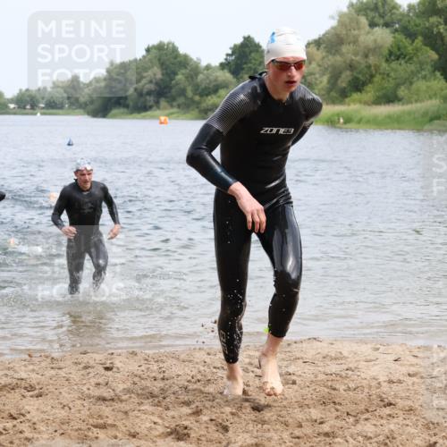 21.06.2025 - 27. Vierlanden-Triathlon Lena Gebhardt http://msf.ph/oto/8037686 15.06.2025 12:06:53 Schwimmen 1024, 1025, 1026, 1027 meine-sportfotos.de