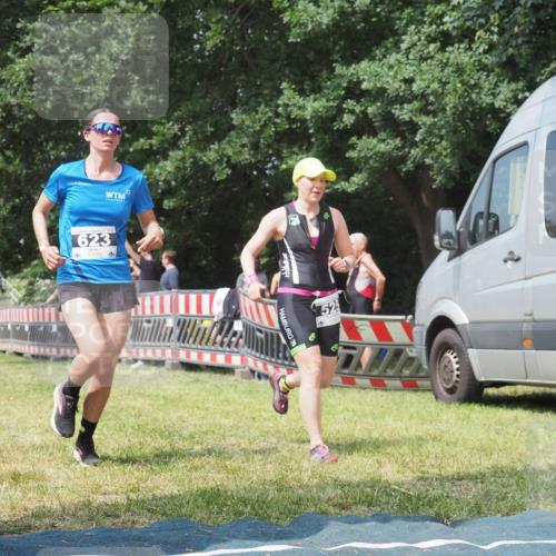 15.06.2025 - 27. Vierlanden-Triathlon KatJ http://msf.ph/oto/8037689 15.06.2025 11:29:00 Schwimmen  meine-sportfotos.de