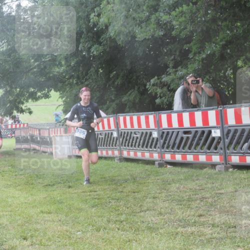21.06.2025 - 27. Vierlanden-Triathlon KatJ http://msf.ph/oto/8037694 15.06.2025 14:19:16 Ziel 1181, 1203 meine-sportfotos.de