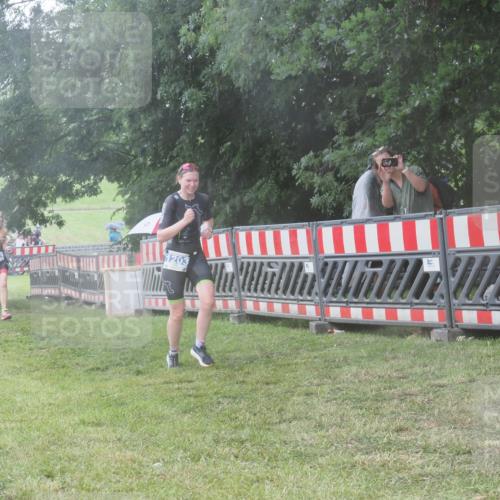 21.06.2025 - 27. Vierlanden-Triathlon KatJ http://msf.ph/oto/8037699 15.06.2025 14:19:17 Ziel 1181, 1203 meine-sportfotos.de